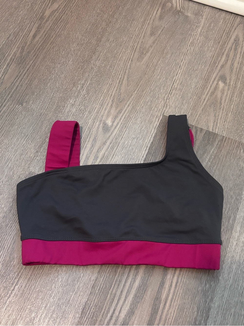 Asymmetric One-Shoulder Sports Bra in Grey & Magenta